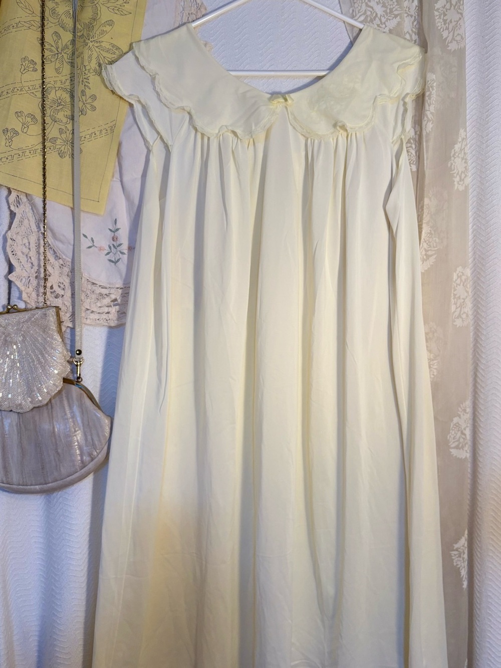 Women's Cream Ruffled Collar Dress vintage